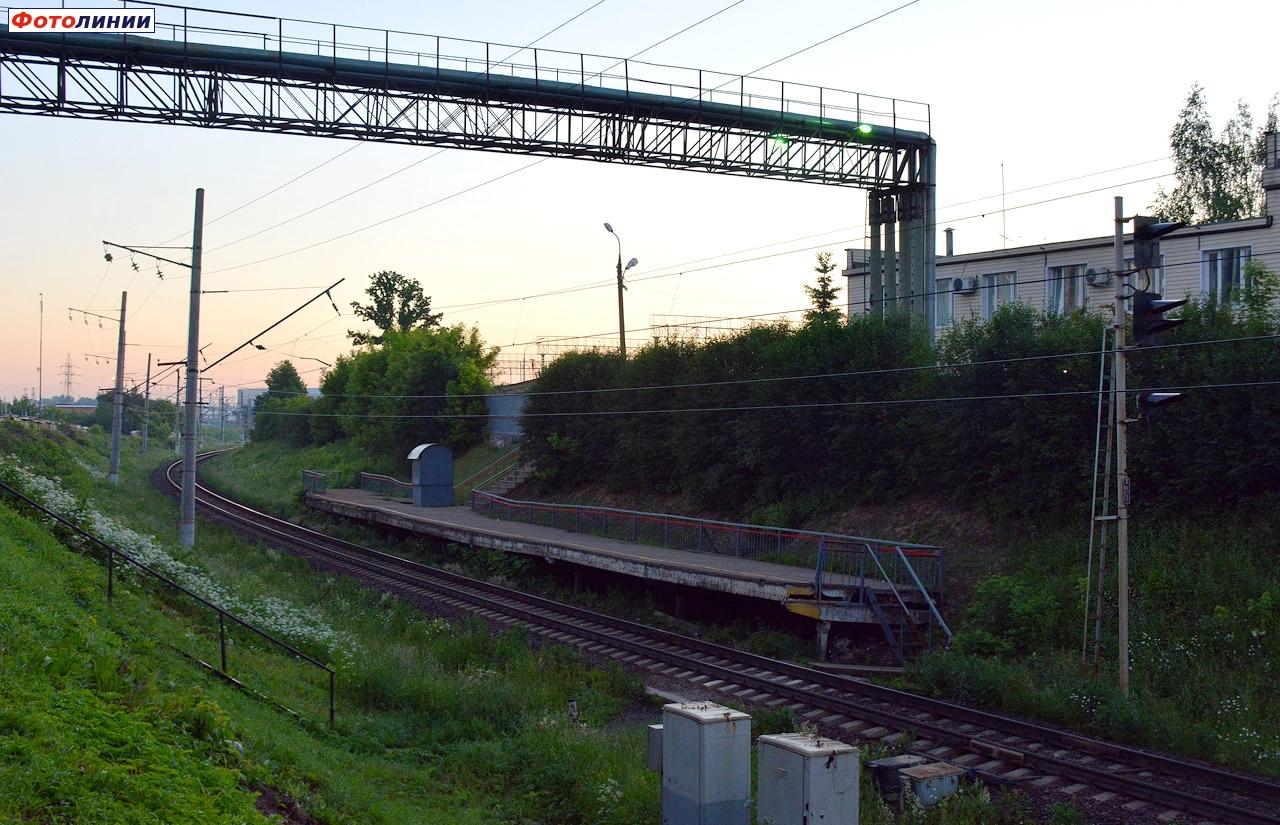 Служебная платформа у депо. Вид в сторону Москвы