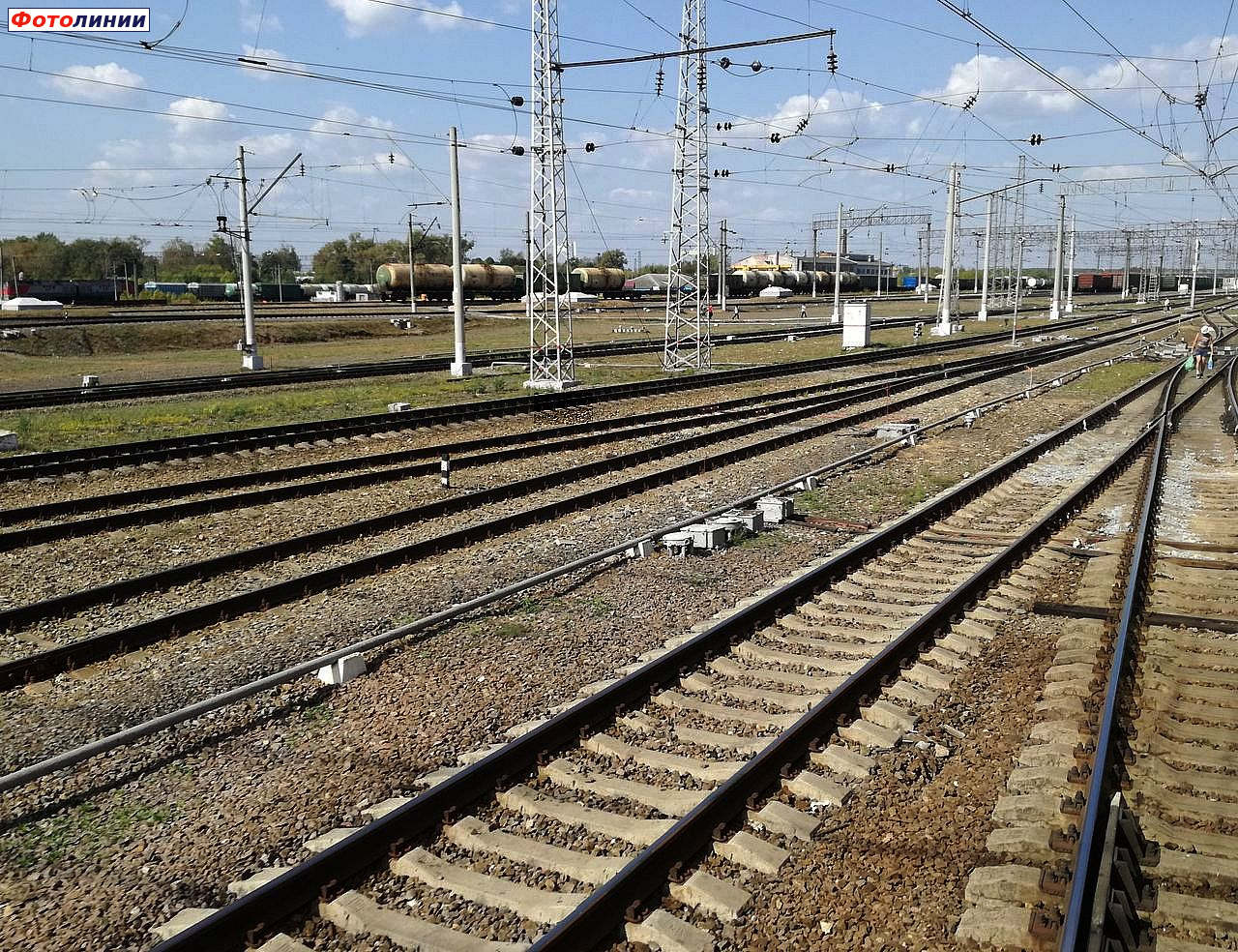 Пути южной части станции со стороны восточной колеи Узуновского направления, вид в сторону пассажирских платформ