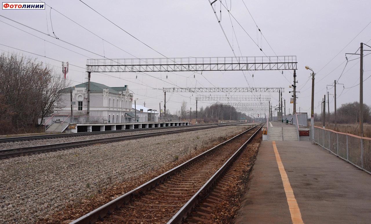 Вид в сторону Москвы с низкой части платформы № 2