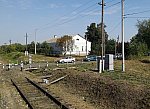 станция Павелец-Тульский: Переезд в северной горловине, тупиковый путь и узловая поликлиника, вид в чётном направлении