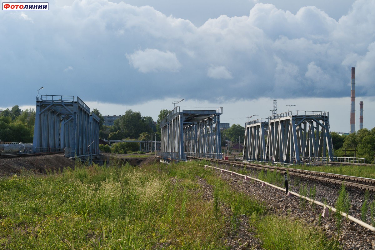 Южная горловина станции, мосты через реку Красивая Меча