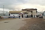 станция Царицыно: Турникетный павильон на второй платформе и пассажирское здание с северного торца