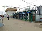 станция Царицыно: Турникетный павильон и билетные автоматы у второй платформы