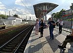 станция Царицыно: Табличка и навес на третьей платформе, вид в нечётном направлении