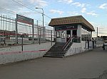 станция Царицыно: Табличка и средний турникетный павильон на второй платформе
