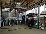 о.п. Москворечье: Турникеты и билетные автоматы у первой платформы