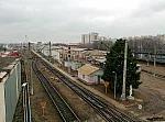 станция Люблино-Сортировочное: Станционные здания, вид с пешеходного переходного моста о.п. Депо в нечётном направлении