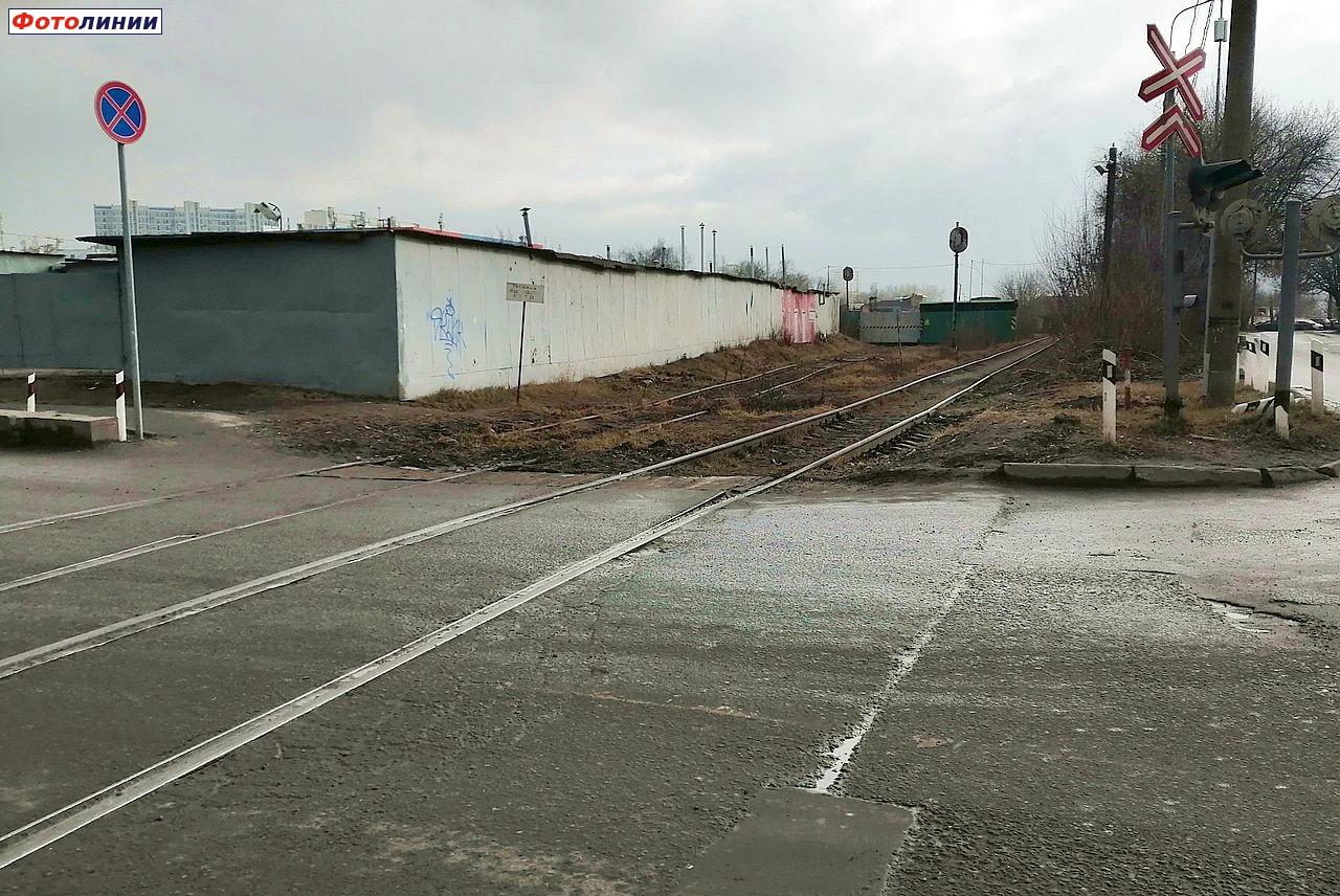 Подъездной путь к ОАО «Спецжелдорснаб», вид с Мариупольской ул. в сторону тупиков