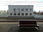 станция Серпухов: Скамейка на второй платформе и служебное здание