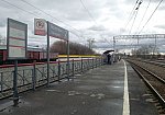 станция Ясногорск: Табличка и навес на второй платформе, вид в нечётном направлении