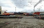 Переезд и паровоз-памятник Эу677-33 на территории моторвагонного депо ТЧ-22 Новомосковск-1