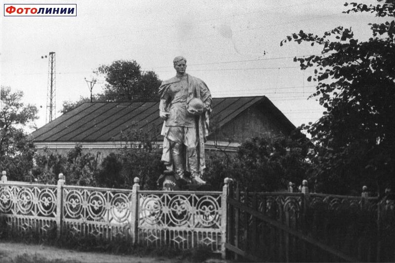Памятник на Братской могиле воинов, погибших в годы Великой Отечественной войны