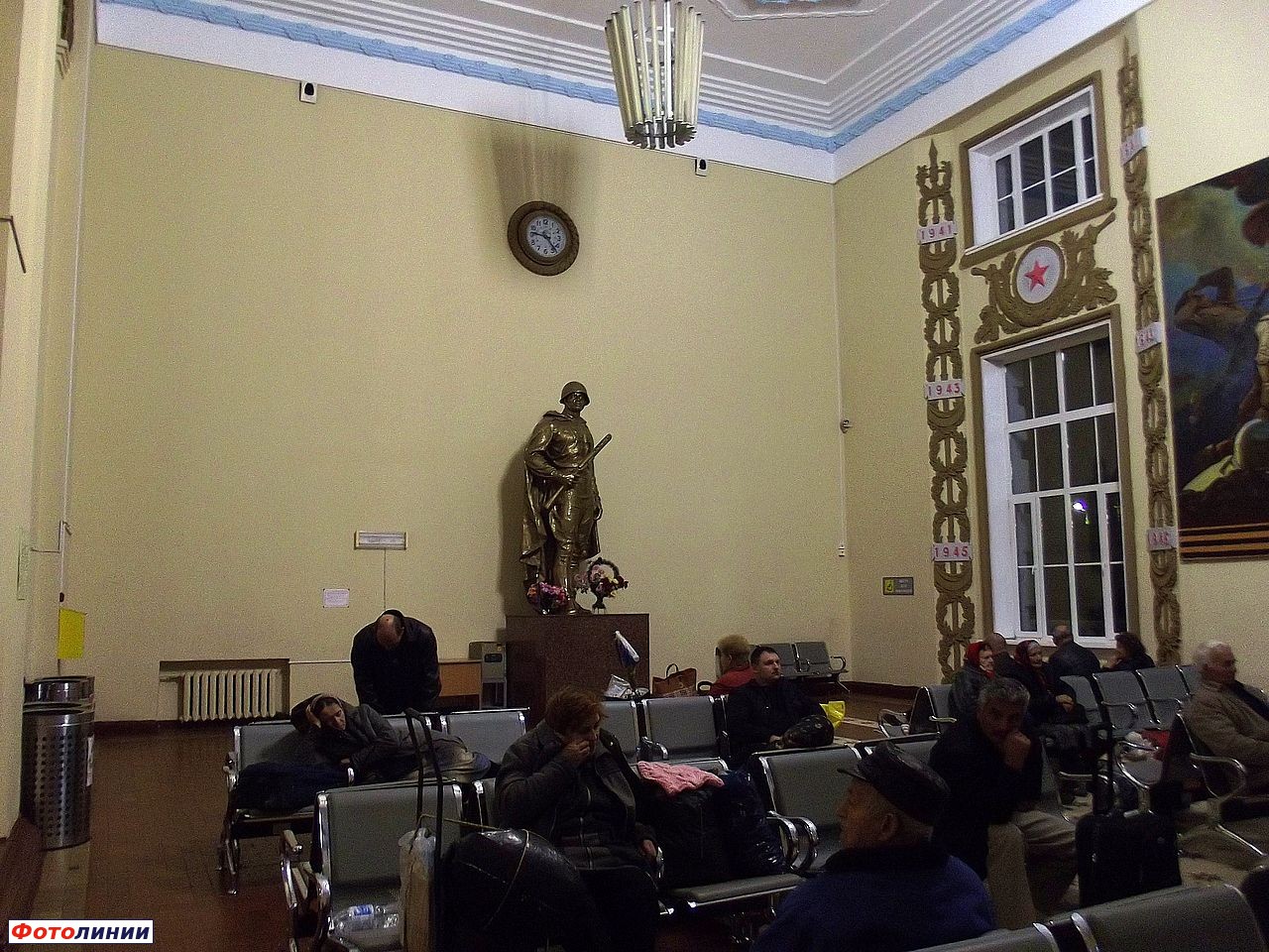 Скульптура в зале ожидания