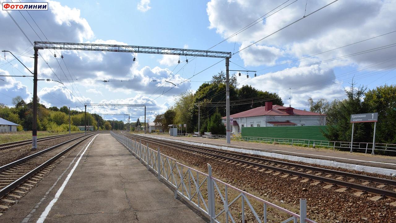 Вид в сторону Курска с платформы № 2