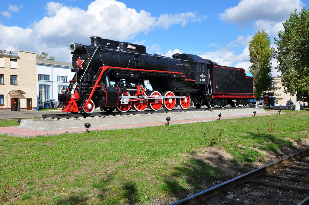 Паровоз-памятник Л-3562, локомотивное депо