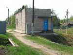 путевой пост 25 км (о.п. Савченки): Вид на релейную и мост разобранного пути (в сторону Орши)