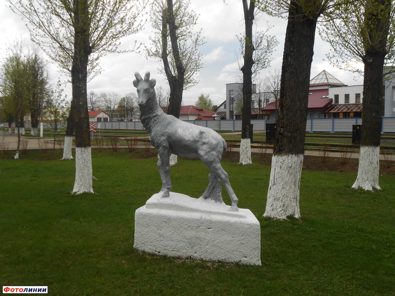Скульптура возле столовой локомотивного депо
