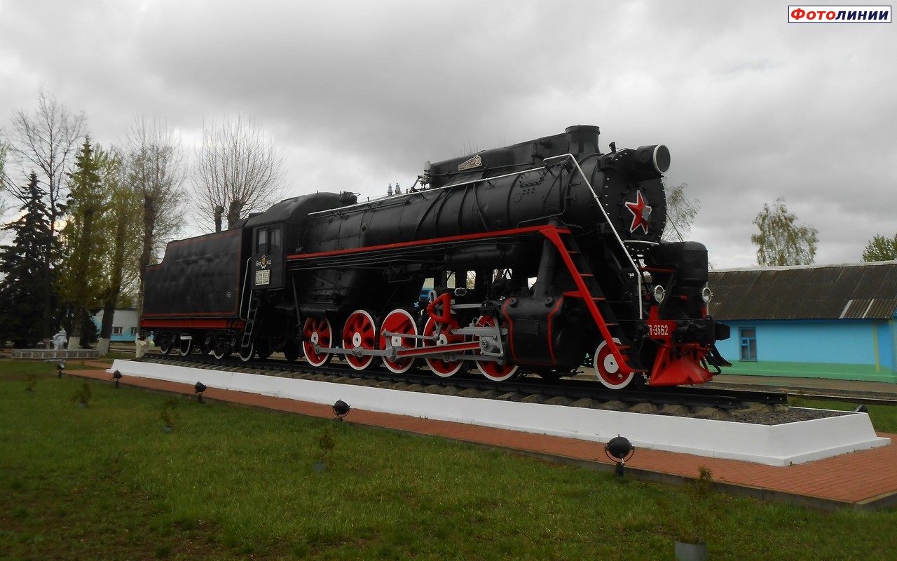 Паровоз-памятник Л-3562 в локомотивном депо (ТЧ-16)