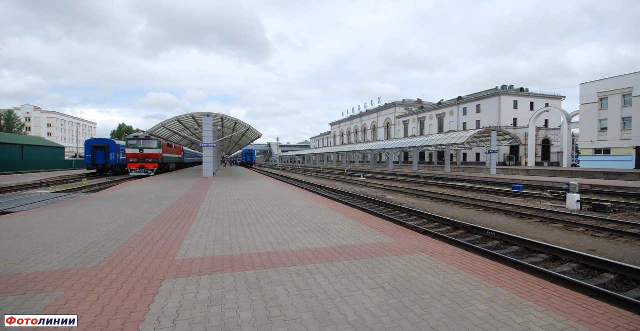 Платформы и вокзал