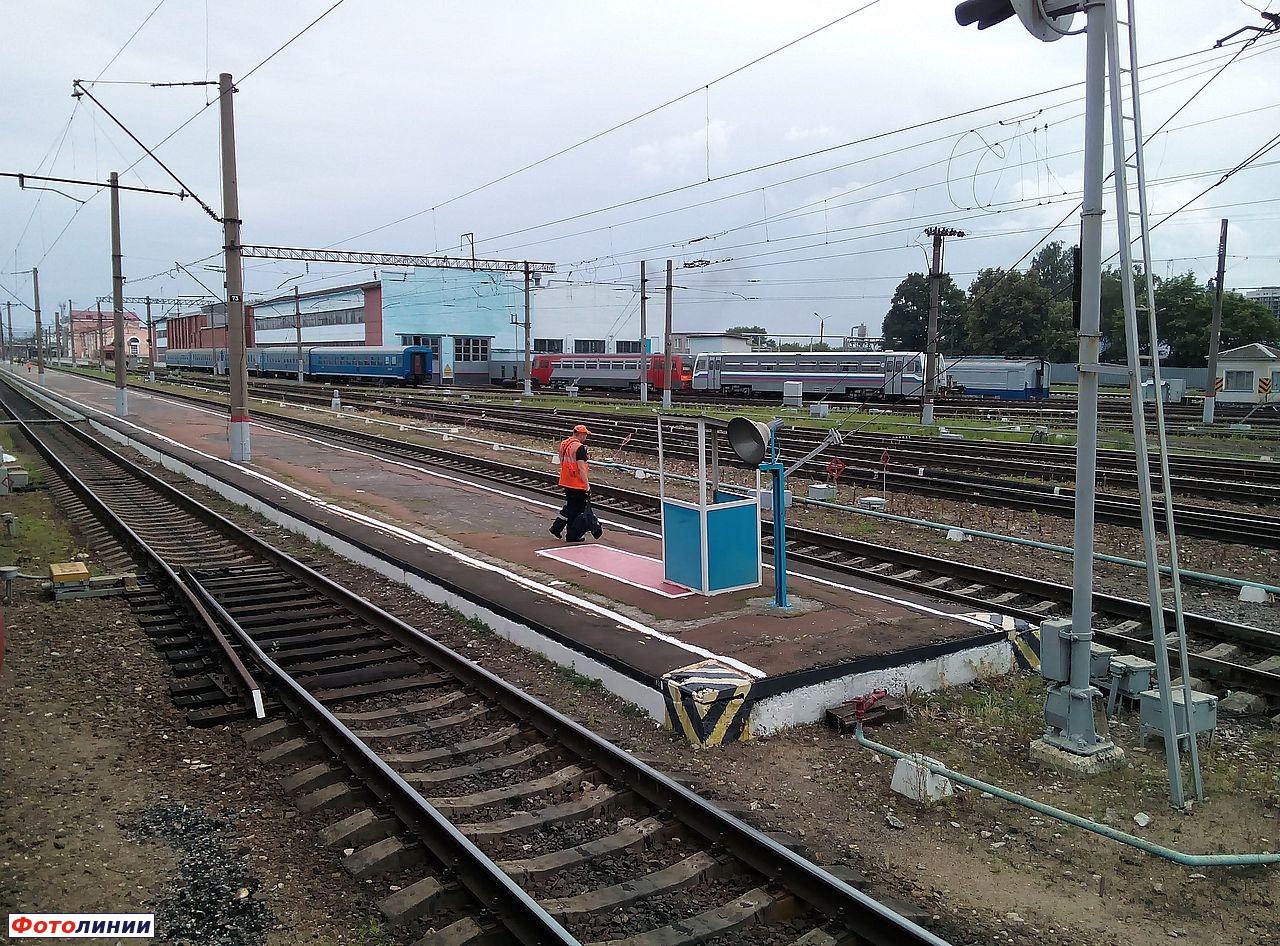 Вторая платформа и депо Брянск-1, вид в сторону вокзалаа
