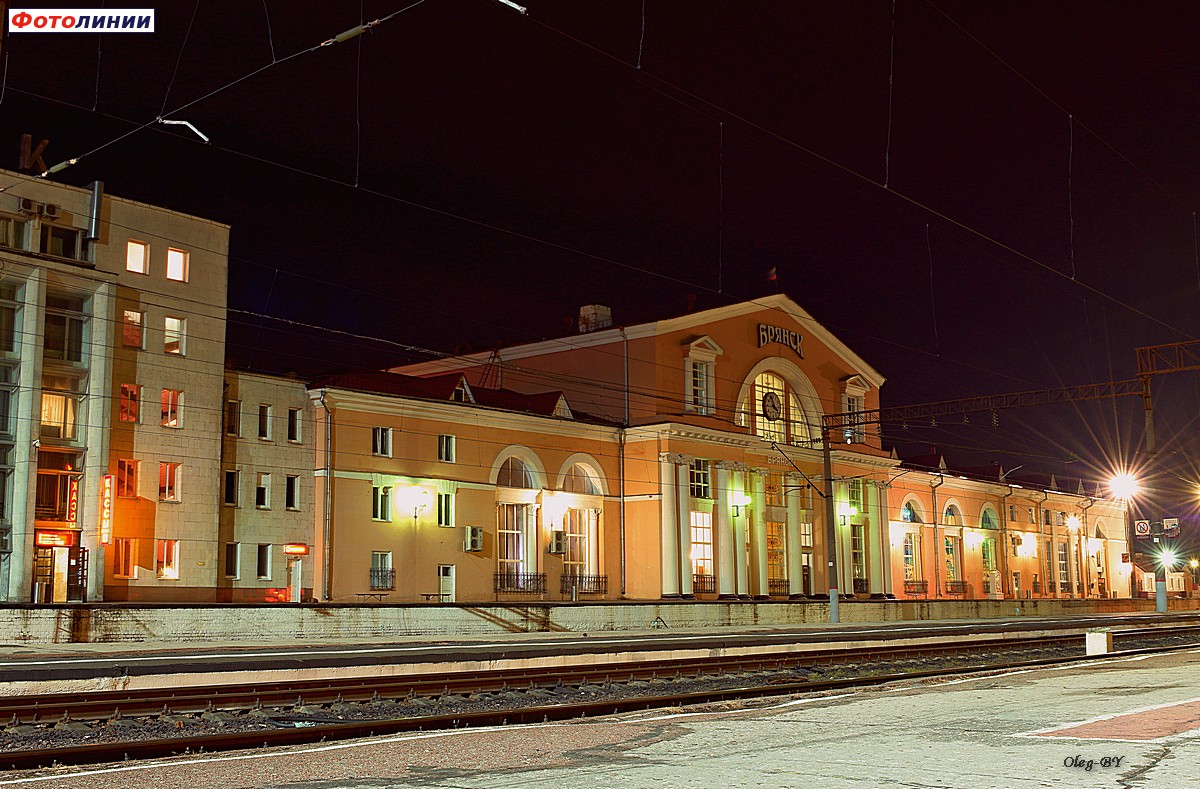 Вокзал со стороны платформ