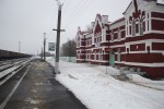 станция Спас-Деменск: Первая платформа и пассажирское здание, вид в направлении Занозной