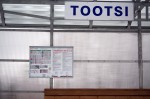 станция Тоотси: Стенд с расписанием