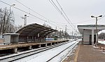 станция Лесной Городок: Пассажирские павильоны на платформах. Вид в сторону Калуги