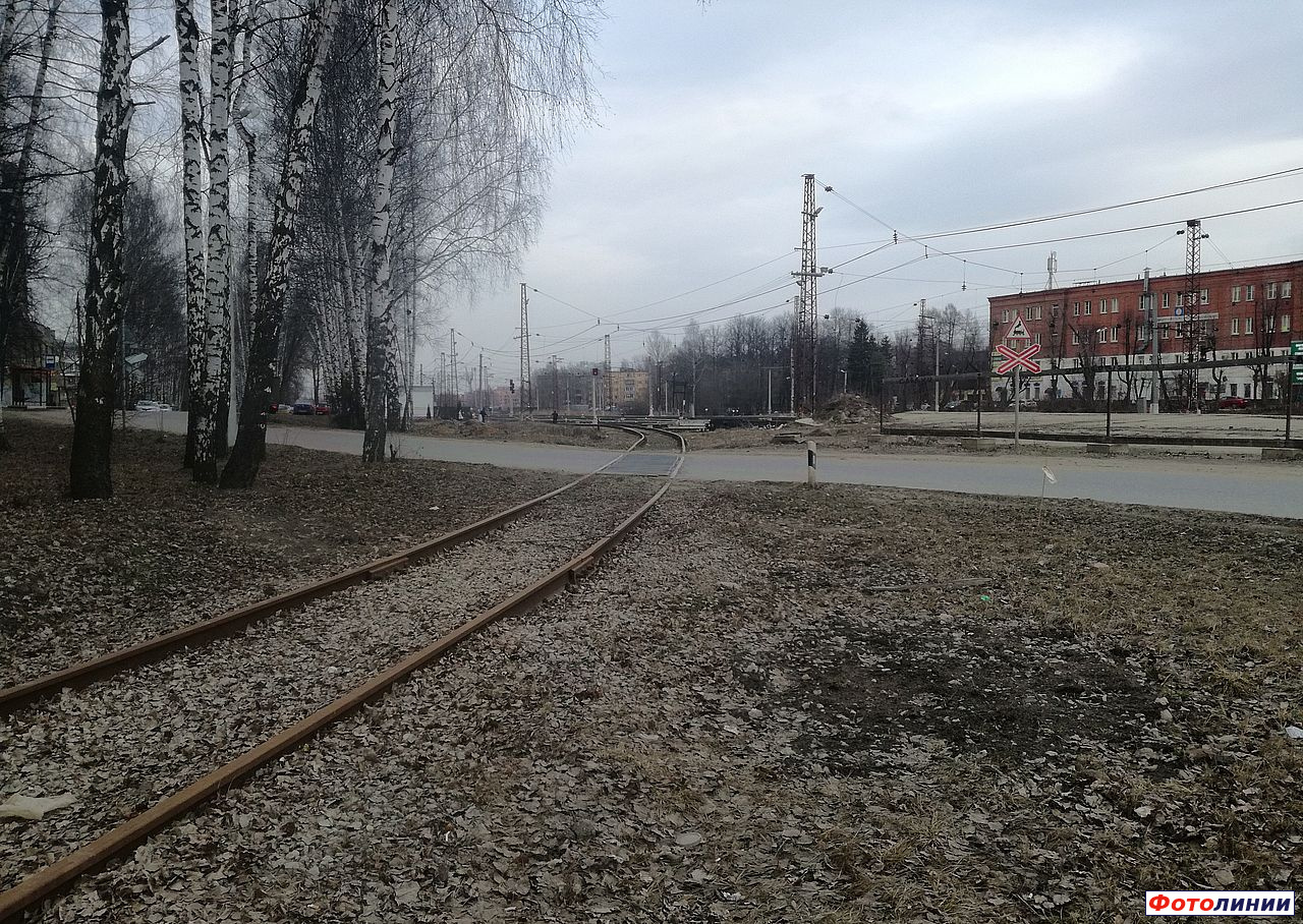 Подъездной путь к заводу термоизоляционных материалов, вид в сторону пассажирских путей в чётном еаправлении