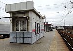 станция Крёкшино: Пригородная касса и пассажирский павильон, вид в нечётном направлении