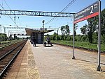 станция Толстопальцево: Табличка и пригородная касса, вид в нечётном направлении