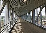 станция Солнечная: Интерьер пешеходного переходного моста, вид на север