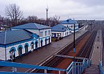 Станционные здания и вид платформ в сторону Киева