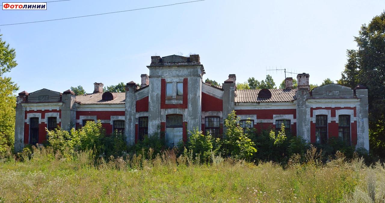Здание бывшей станции, вид с обратной стороны