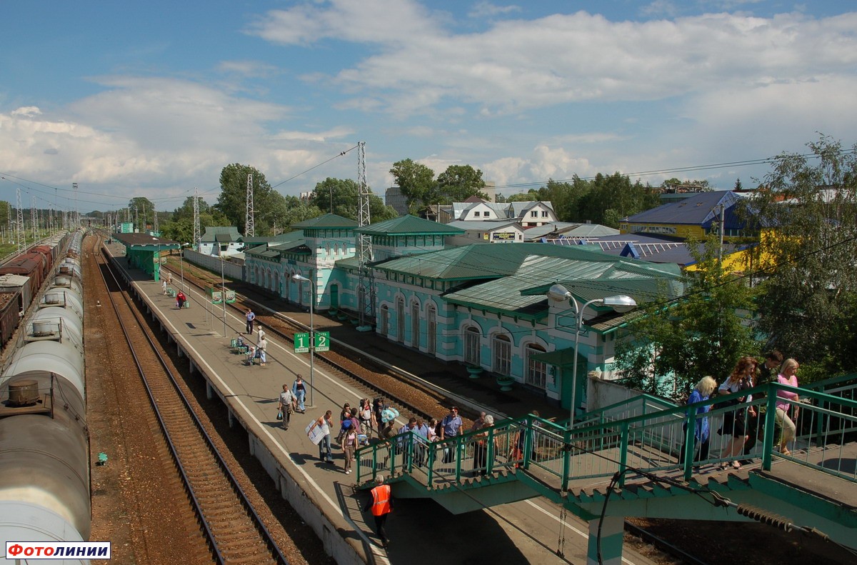 Вокзал и вид станции