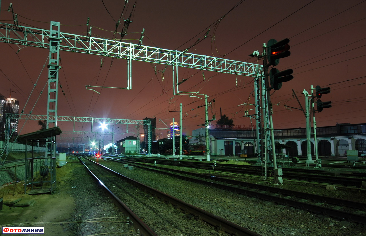 Вид станции в сторону Вязьмы ночью