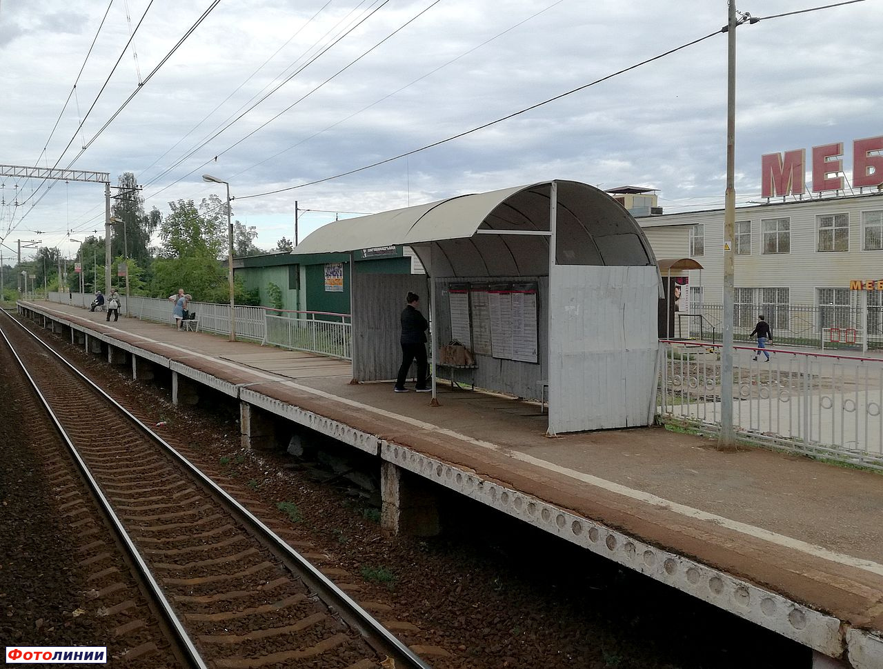 Пассажирский павильон на первой платформе, вид в сторону ст. Голицыно