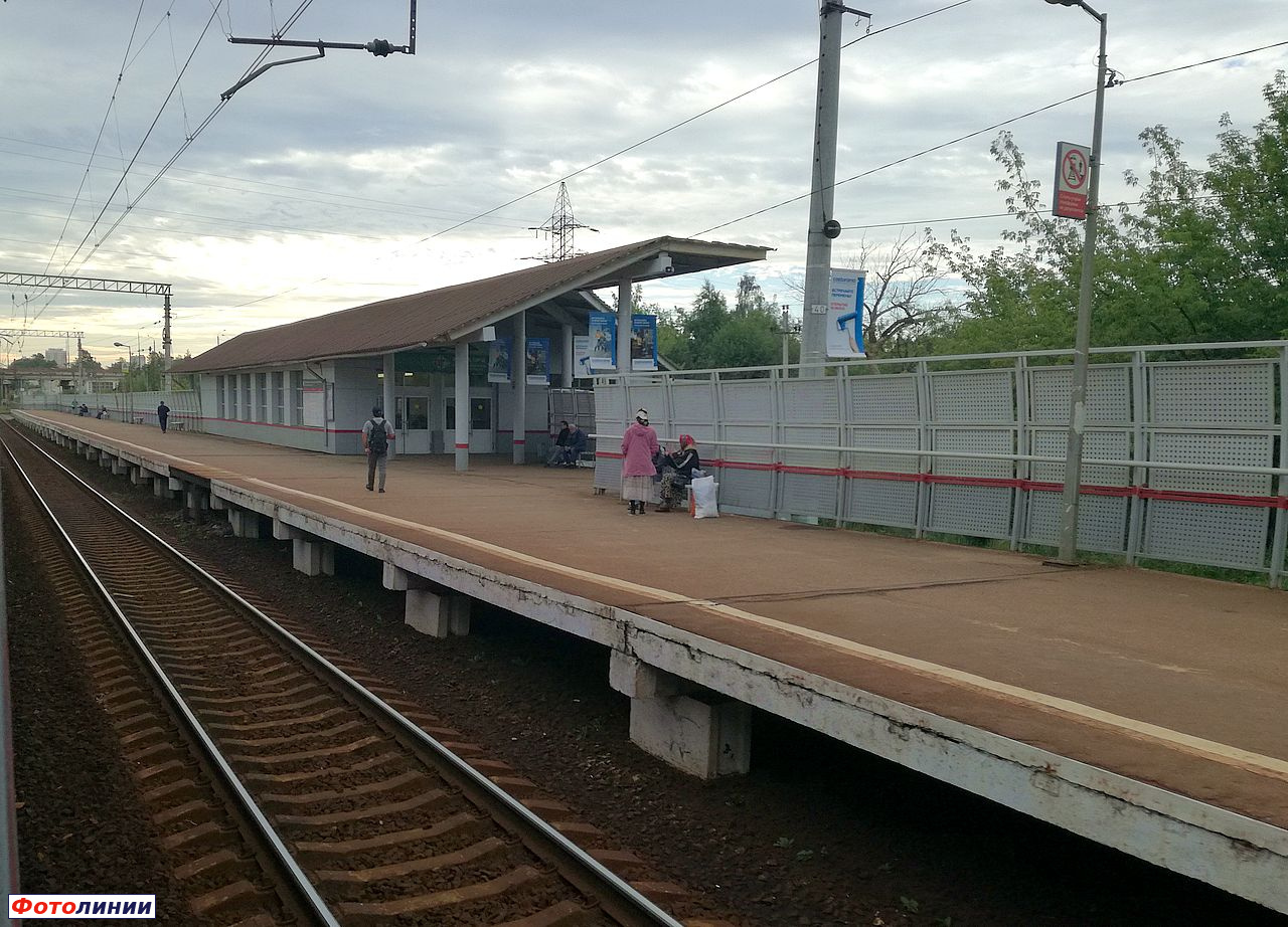 Турникетный павильон на второй платформе, вид в чётном направлении