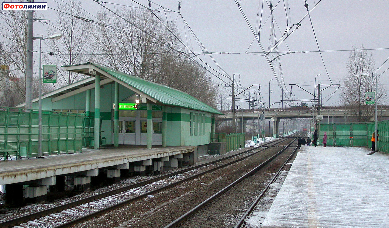 Кассово-турникетный павильон у платформы № 1. Вид в сторону Москвы
