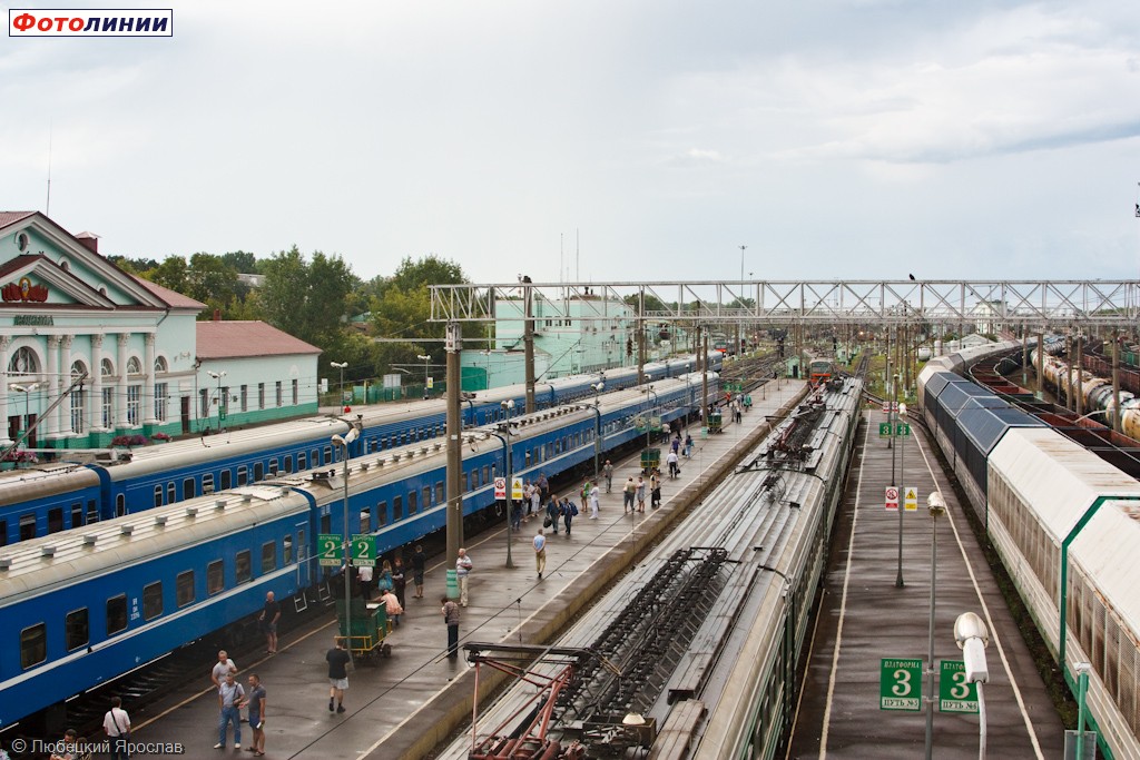 Пассажирские платформы, вид в сторону Москвы