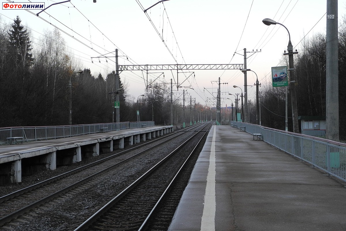 Вид со 2-й платформы в сторону Москвы