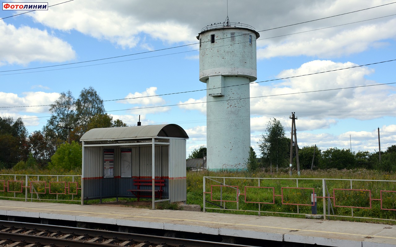 Пассажирский павильон и водонапорная башня