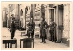 Немецкие солдаты перед вокзалом риго-орловской дороги