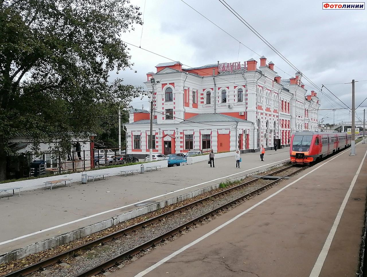 Вокзал, вид с 4 платформы на север