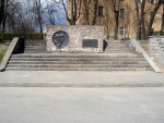 станция Даугавпилс: Памятник революционным солдатам 5-ой армии - Двинцам героям великого октября