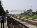 станция Индра: Пешеходный мост и вид с перрона в сторону Ниедрицы
