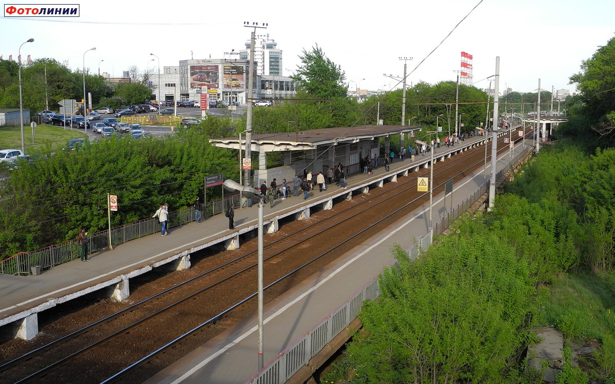Общий вид на платформы с моста