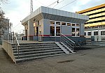 станция Тушино: Турникетный павильон на первой платформе, вид со стороны города в нечётном направлении