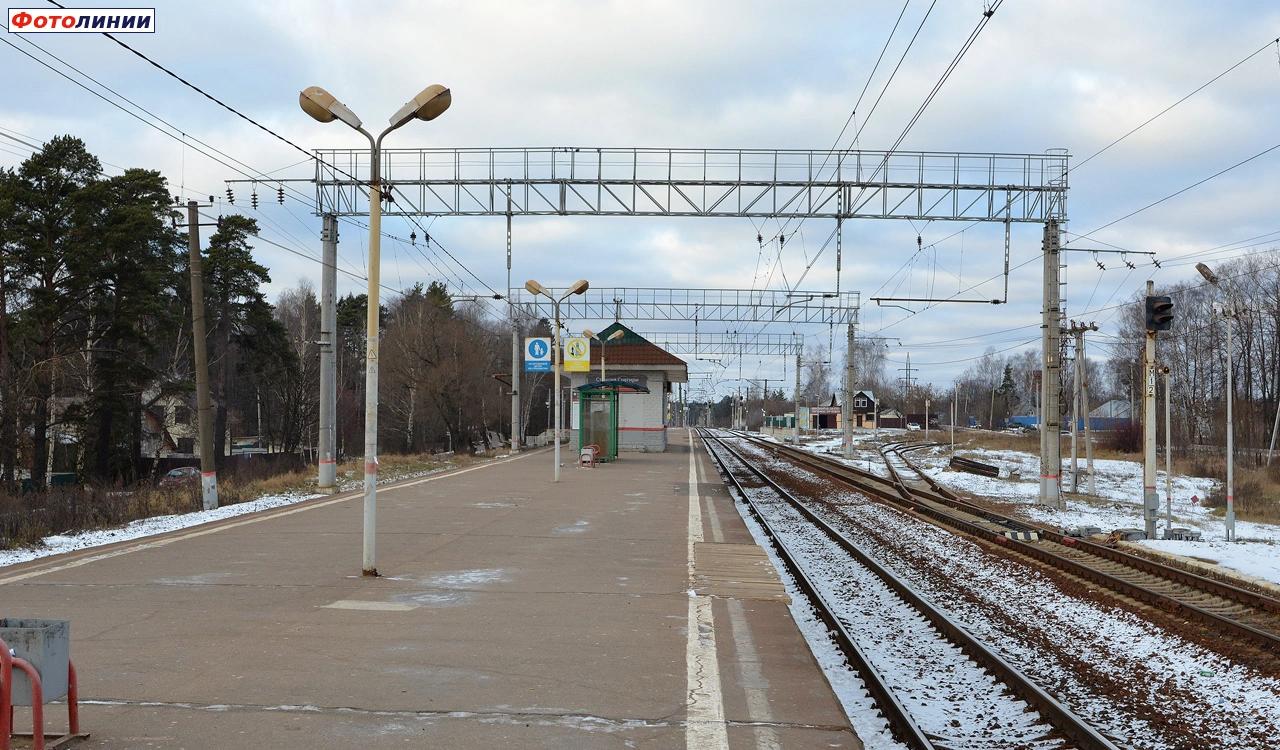 Вид с платформы в сторону Волоколамска. Маневровый светофор М12