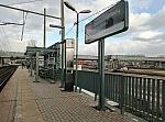 о.п. Красный Балтиец: Новая табличка и строящийся пассажирский павильон на второй платформе, вид в чётном направлении
